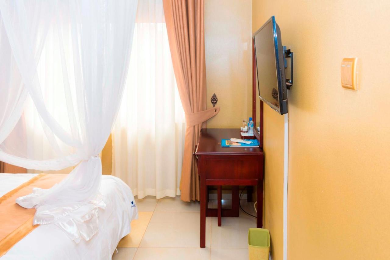 Sapphire Hotel Entebbe Kigo Kajansi Exterior foto