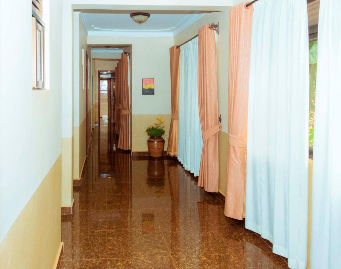 Sapphire Hotel Entebbe Kigo Kajansi Exterior foto