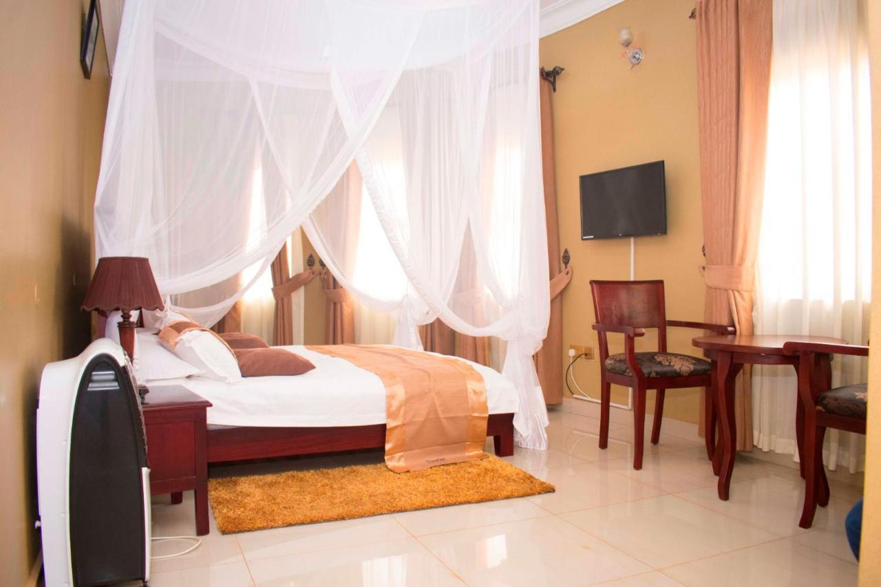 Sapphire Hotel Entebbe Kigo Kajansi Exterior foto