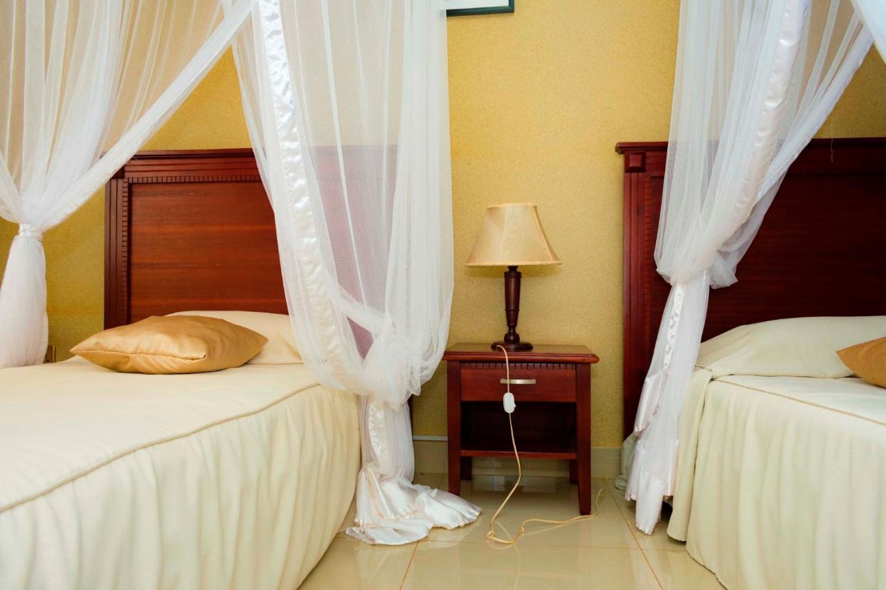 Sapphire Hotel Entebbe Kigo Kajansi Exterior foto
