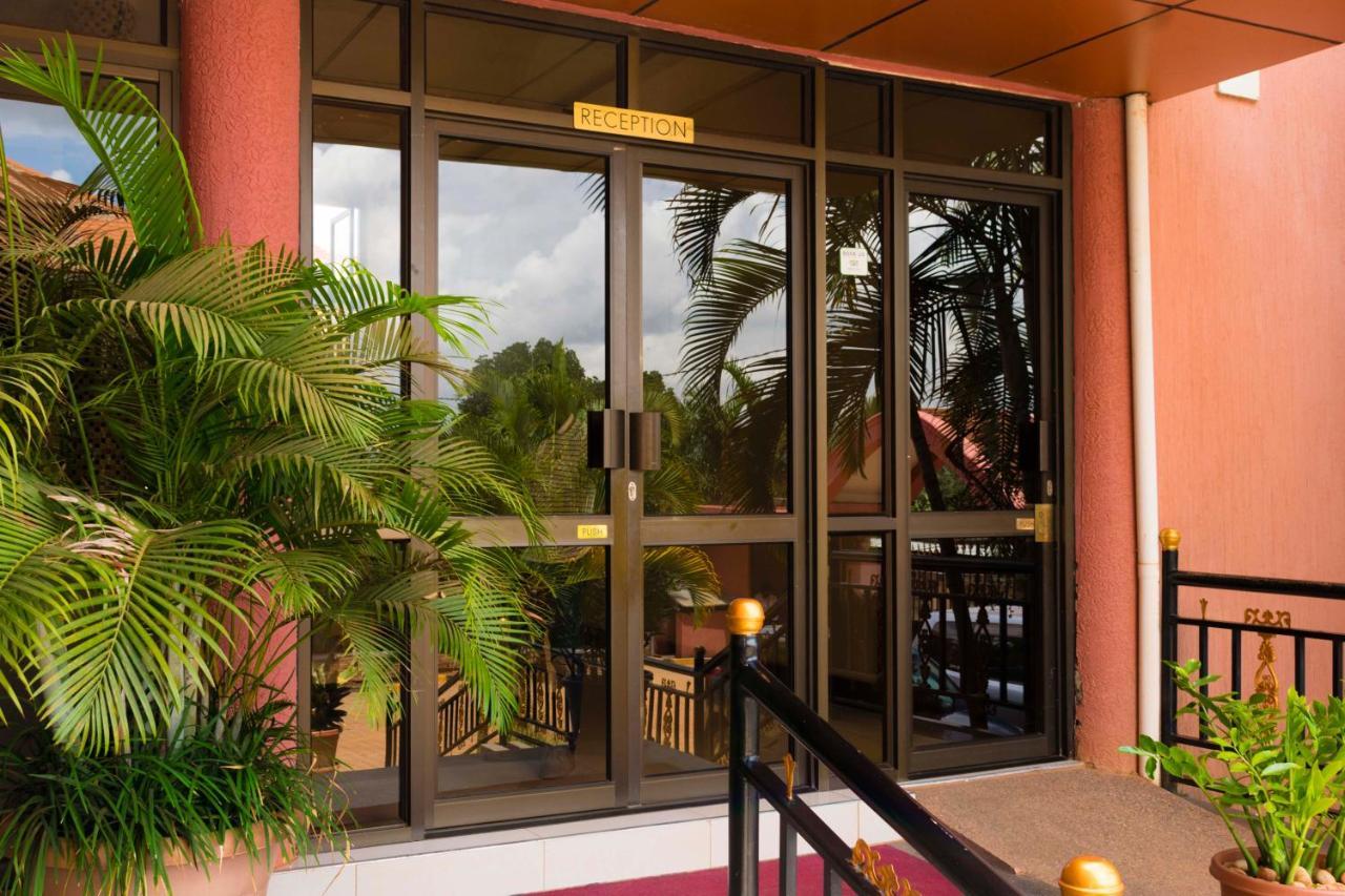 Sapphire Hotel Entebbe Kigo Kajansi Exterior foto