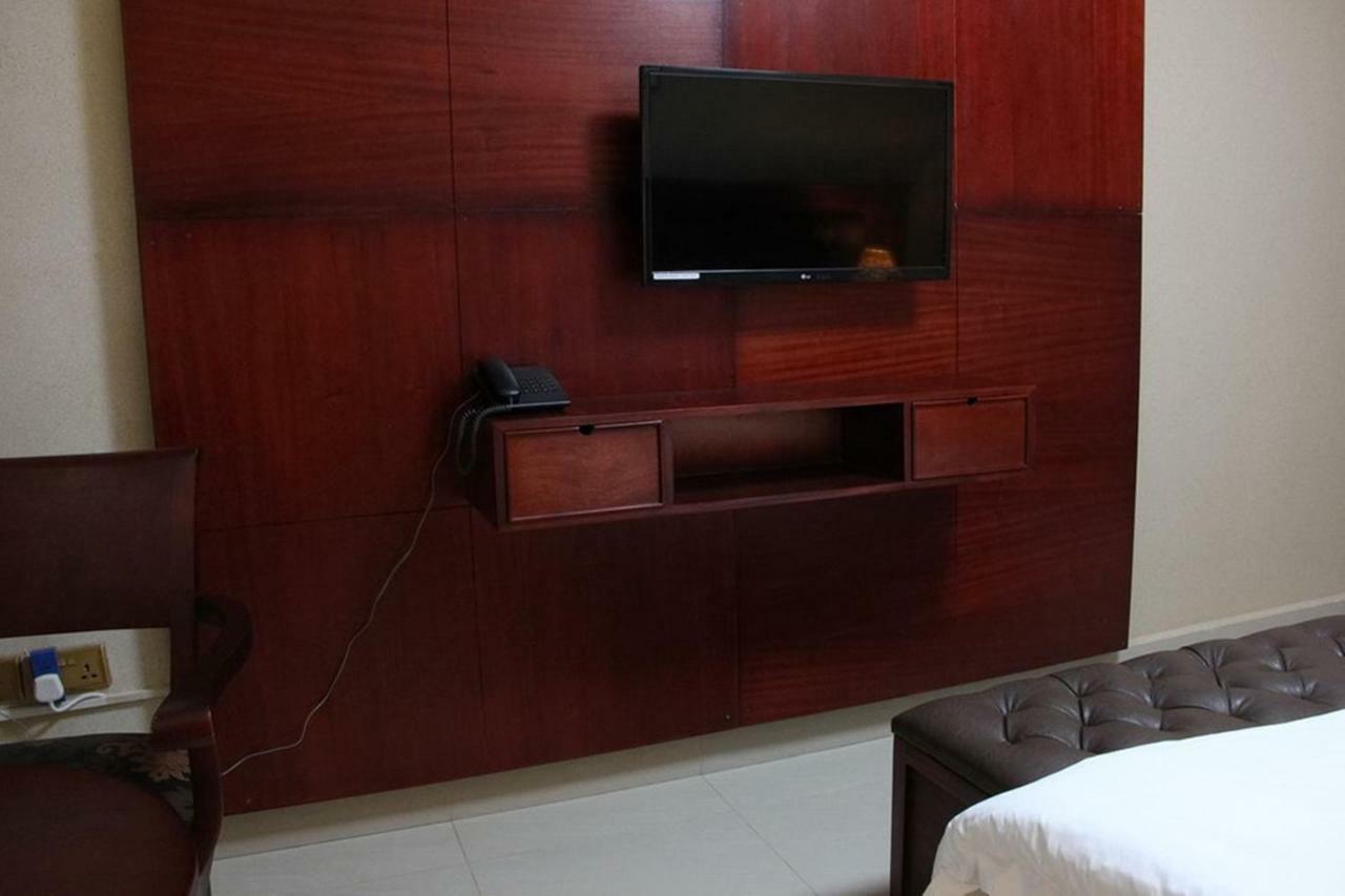 Sapphire Hotel Entebbe Kigo Kajansi Exterior foto