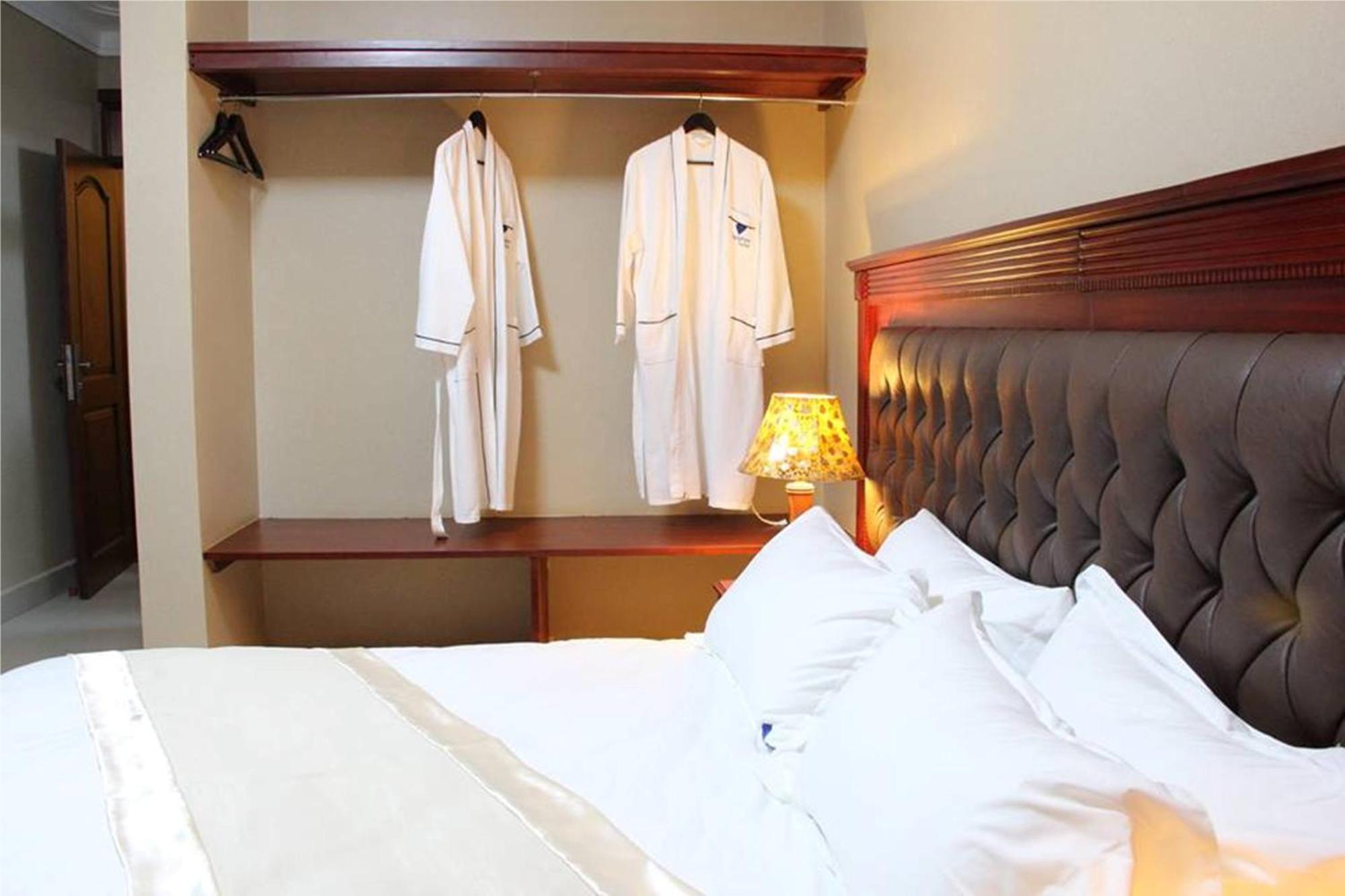Sapphire Hotel Entebbe Kigo Kajansi Exterior foto